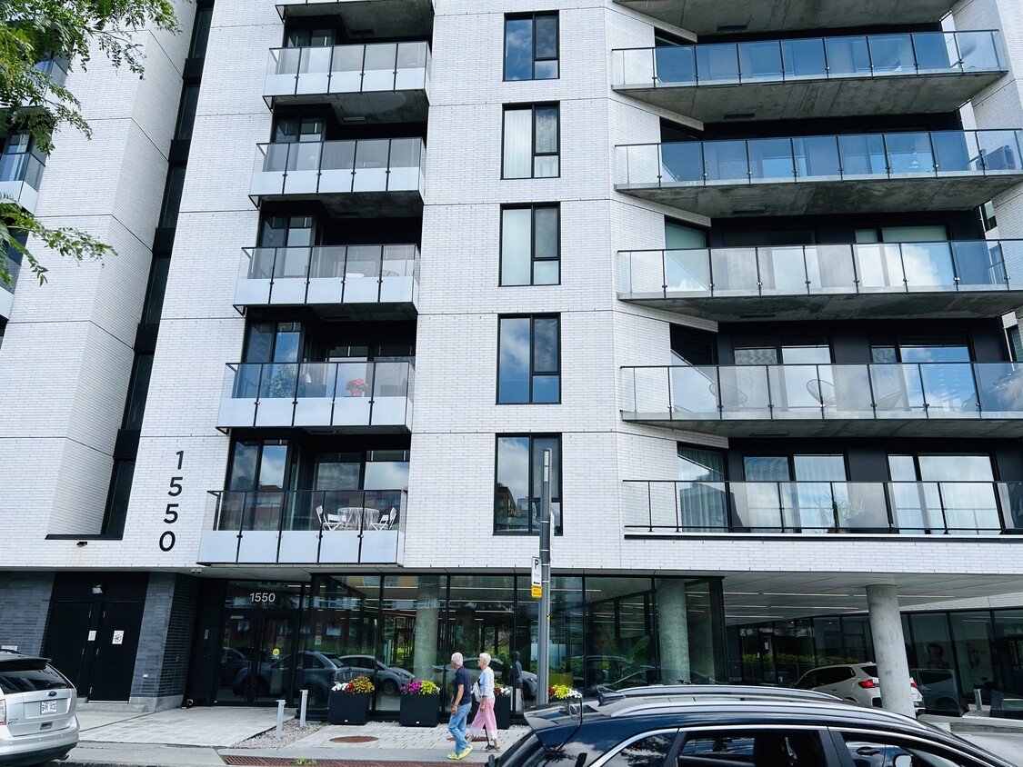 Primary Photo - 1550 Rue Des Bassins