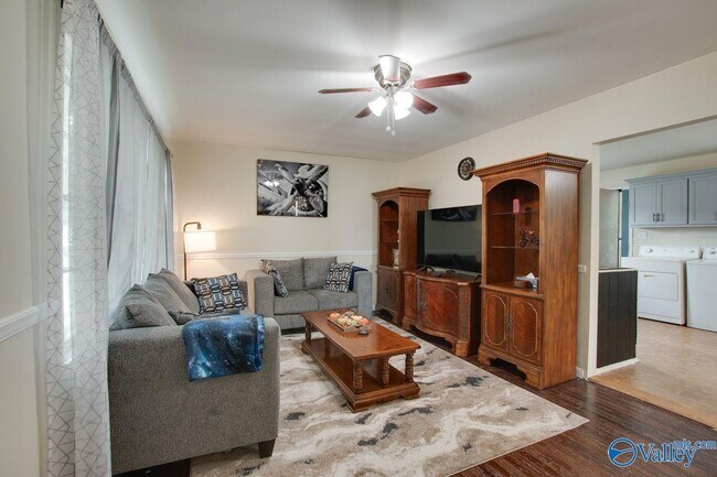 Foto del edificio - 1702 Truman Dr NE