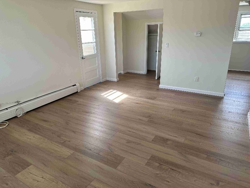Foto principal - 424 Long Beach Rd