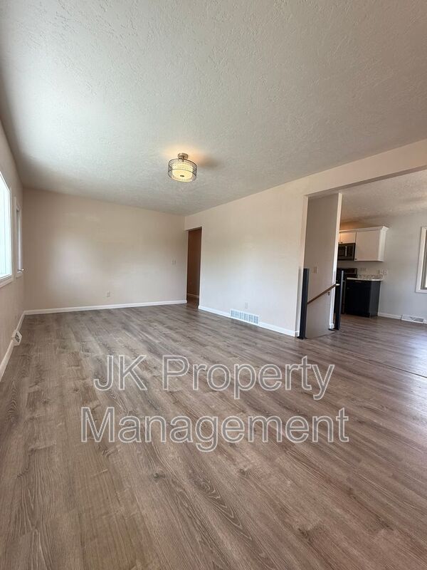 Foto del edificio - 105 Riverview Dr W