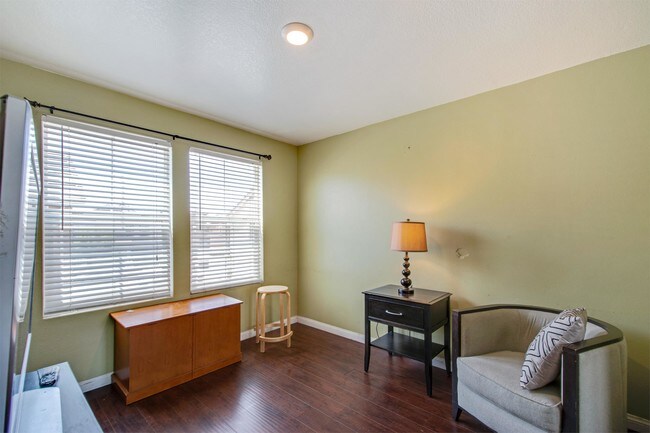 Building Photo - 3681 Chapman Ln