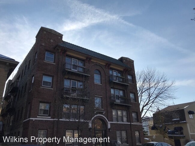 Building Photo - 719 E Knapp St
