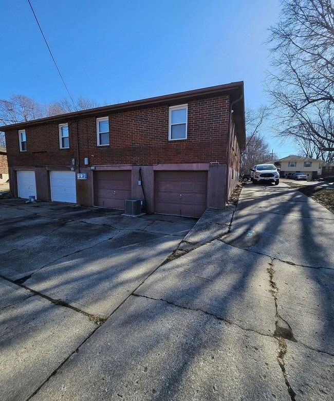 Building Photo - 1029/1031 SW Kingscross Road