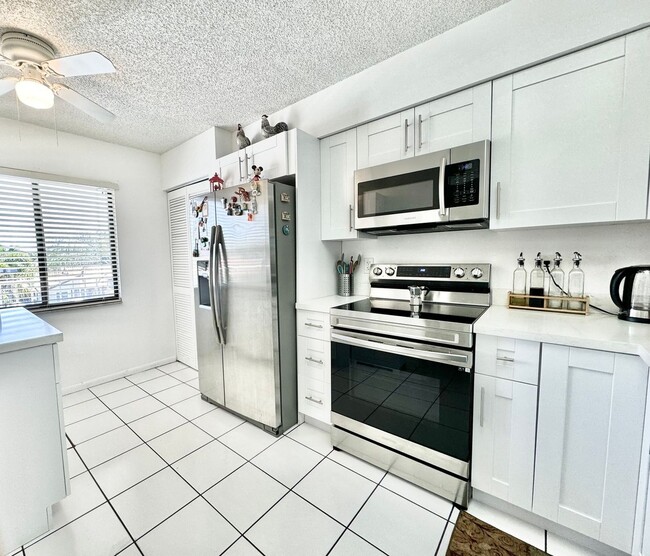 Building Photo - Charming 2BR Condo in Delray Beach (55+)