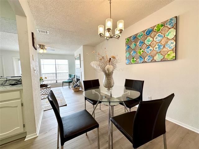 Foto del edificio - 3022 Forest Ln
