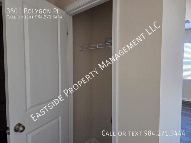 Foto del edificio - 3501 Polygon Pl