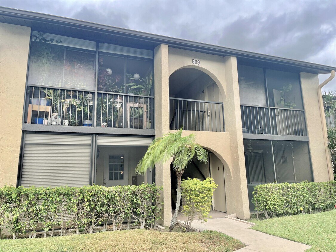 509 Shady Pine Way Unit D2, Greenacres, FL 33415 Room for Rent in