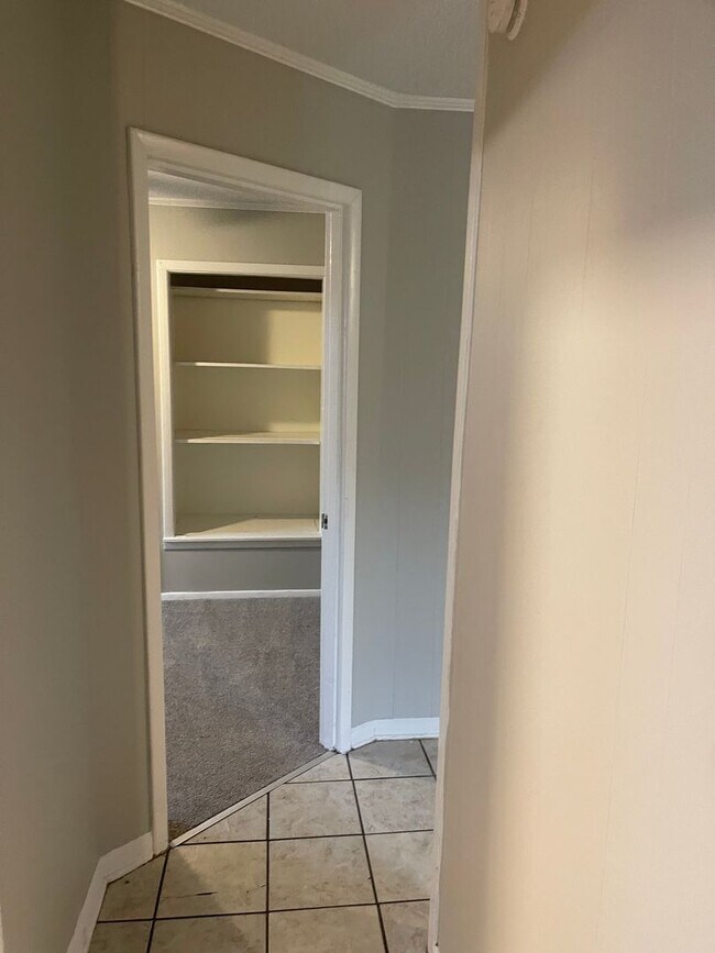 Foto del edificio - Near Hulburt AFB  2 Bedroom-1 Bath Home in...