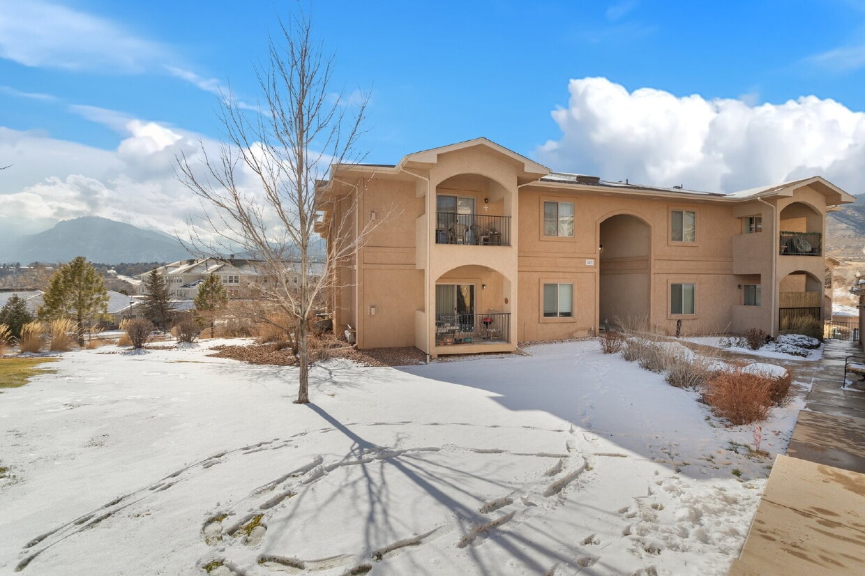 Primary Photo - Westside 2-Bed Condo with Mountain Views a...
