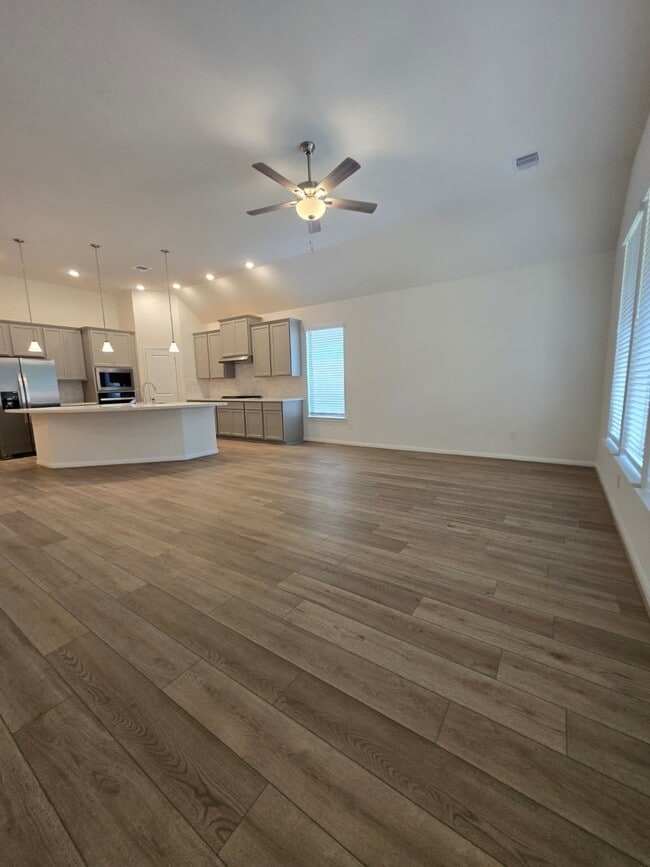 Foto del edificio - 1420 Florecer Ln