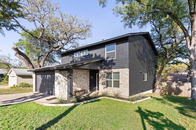 Building Photo - 7909 Manassas Dr