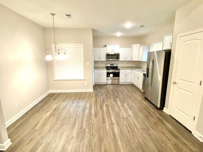 Building Photo - Available Now, 4-bedroom 2.5 bath home in ...