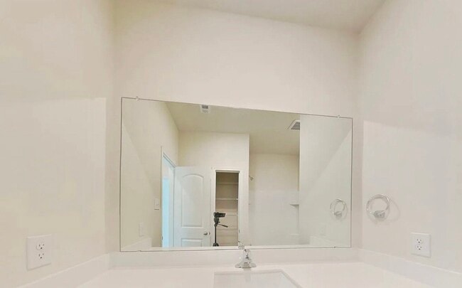 Building Photo - Spacious 4-Bedroom House with Cozy Living Spaces