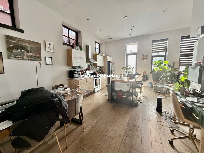 Foto del edificio - 407 Dudley St