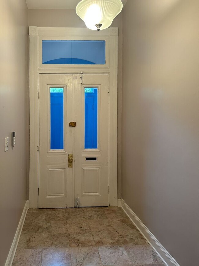 Foto del edificio - For Rent: Historic Elegance at 1713 Bolton...