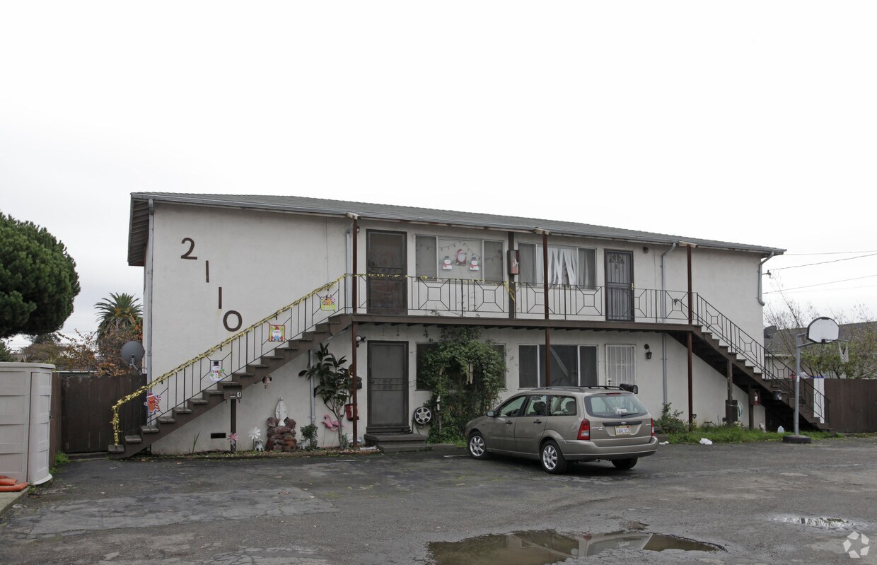Building Photo - 2110-2112 Marina Blvd