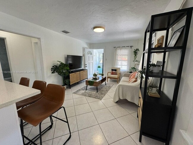 Foto del edificio - 3901 SW 6th St