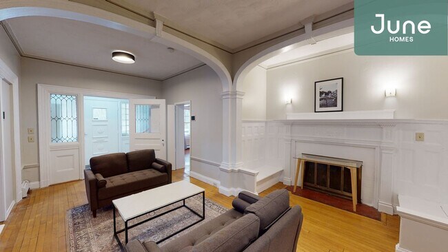 Foto del edificio - ROOM ONLY in 4-bed/2.0-bath Home