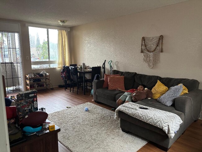 Living Room Entry - 95-644 Hanile St