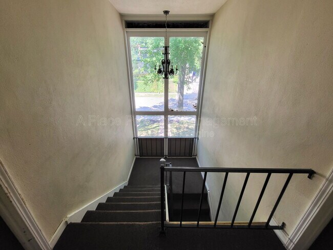 Building Photo - 2624 Roseland Terrace