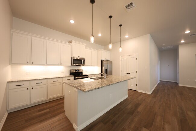 Foto del edificio - 421 Holstein Dr