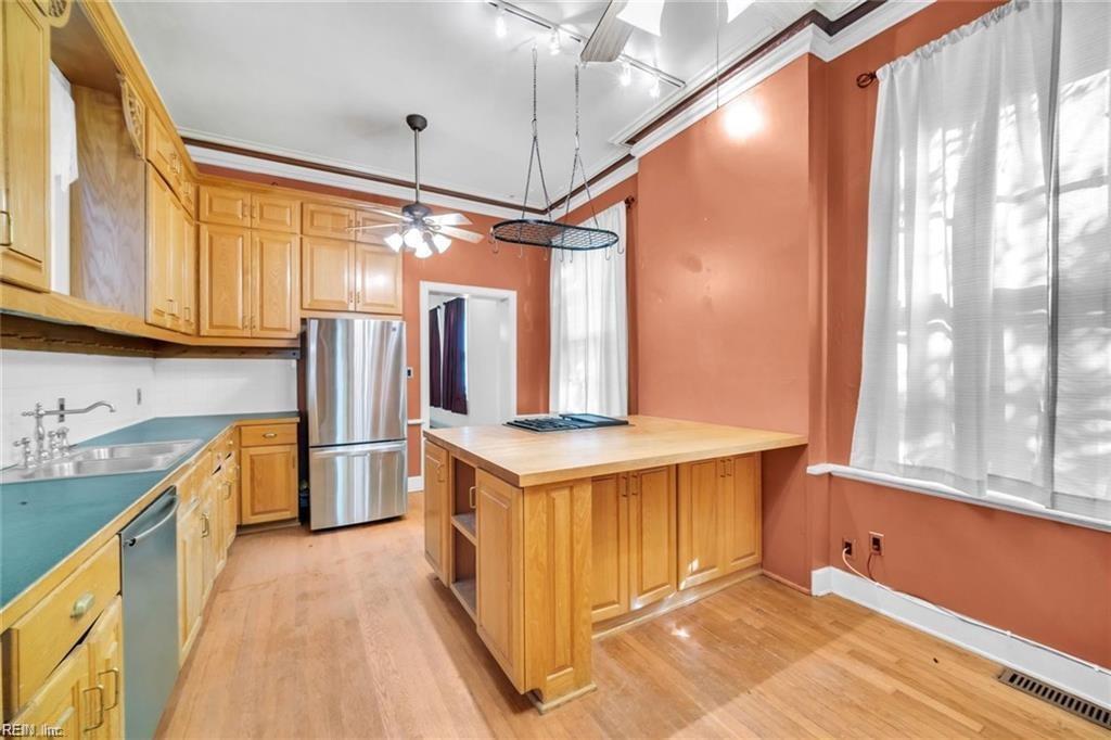 Primary Photo - 405 Court St