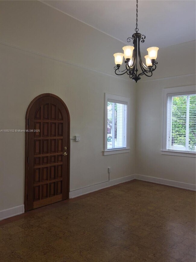 Foto del edificio - 1662 SW 12th St