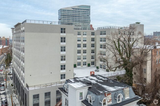 Building Photo - Regency on the Hudson