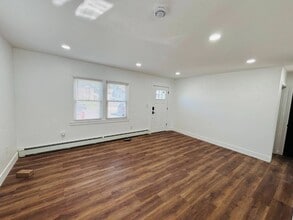 Building Photo - 72 Singworth St