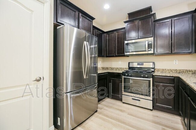 Foto del edificio - 9500 Alma Ridge Ave