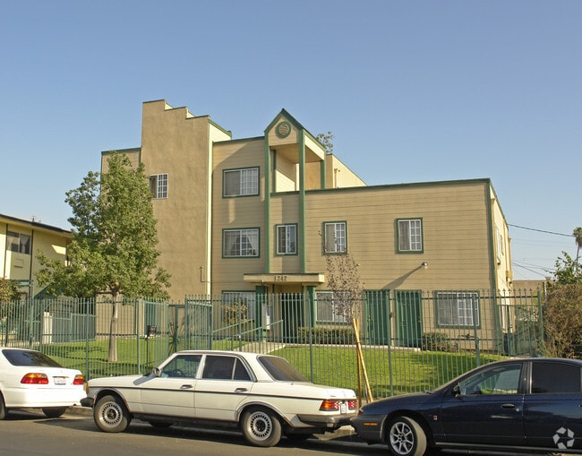 Building Photo - Sunflower Norton Apartments