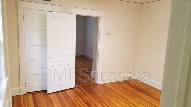 Foto del edificio - 354 West Putnam Avenue