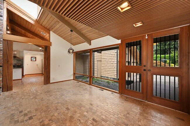Foto del edificio - 3 Bed / 3 Bath Home in Tam O'Shanter!
