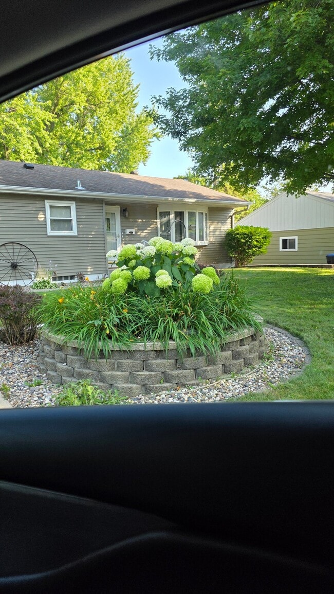 Building Photo - 212 Alta Dr