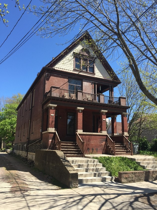 Primary Photo - 1722-1724 N Franklin Pl