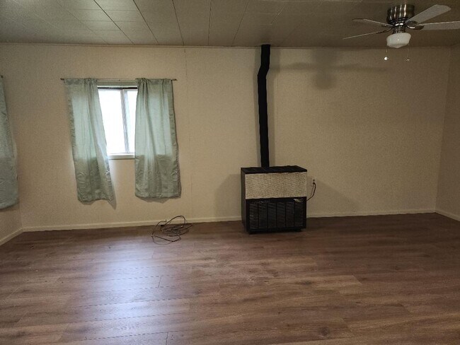 Foto del edificio - 2 bedroom 1 bath home