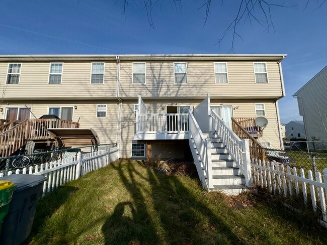 Building Photo - 131 Rosie Dr