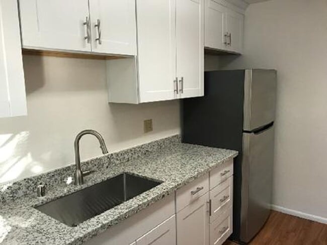 Building Photo - Spacious 2 story 4 bed. 2 bath condo