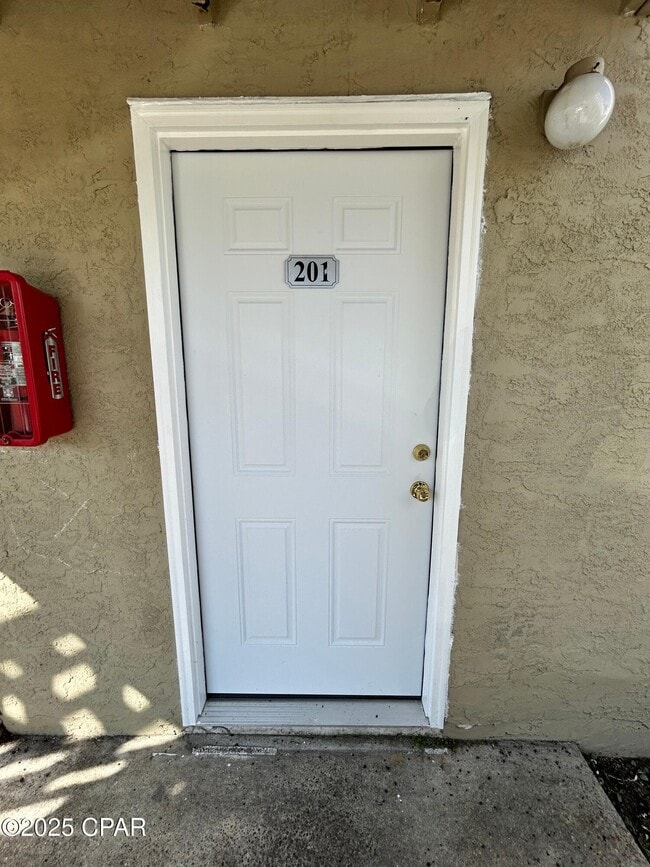 Building Photo - 3914 E 11th St