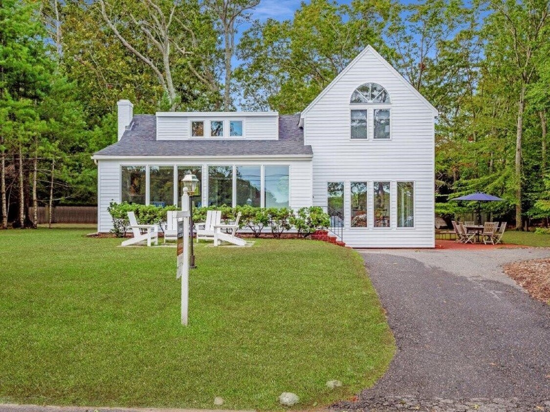 203 Big Fresh Pond Rd, Southampton, NY 11968 House Rental in