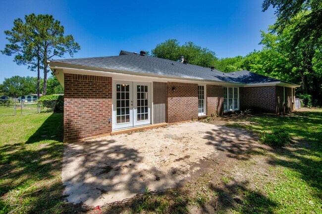 Foto del edificio - ** 4 Bed 2 Bath located in Ridgefield **Call 334-366-9198 to schedule a self tour