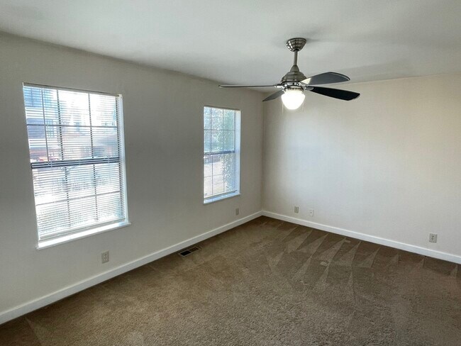 Foto del edificio - Edgehill home available for a 9 month lease!