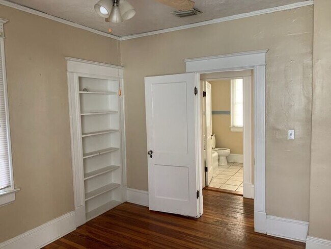 Building Photo - Beautiful Riverside Apartment - No App Fee!