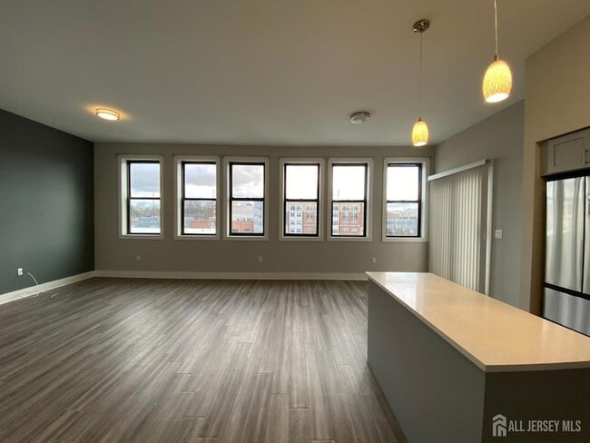 Building Photo - 22 Center St