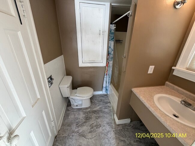 Building Photo - 1711 E Lynn St