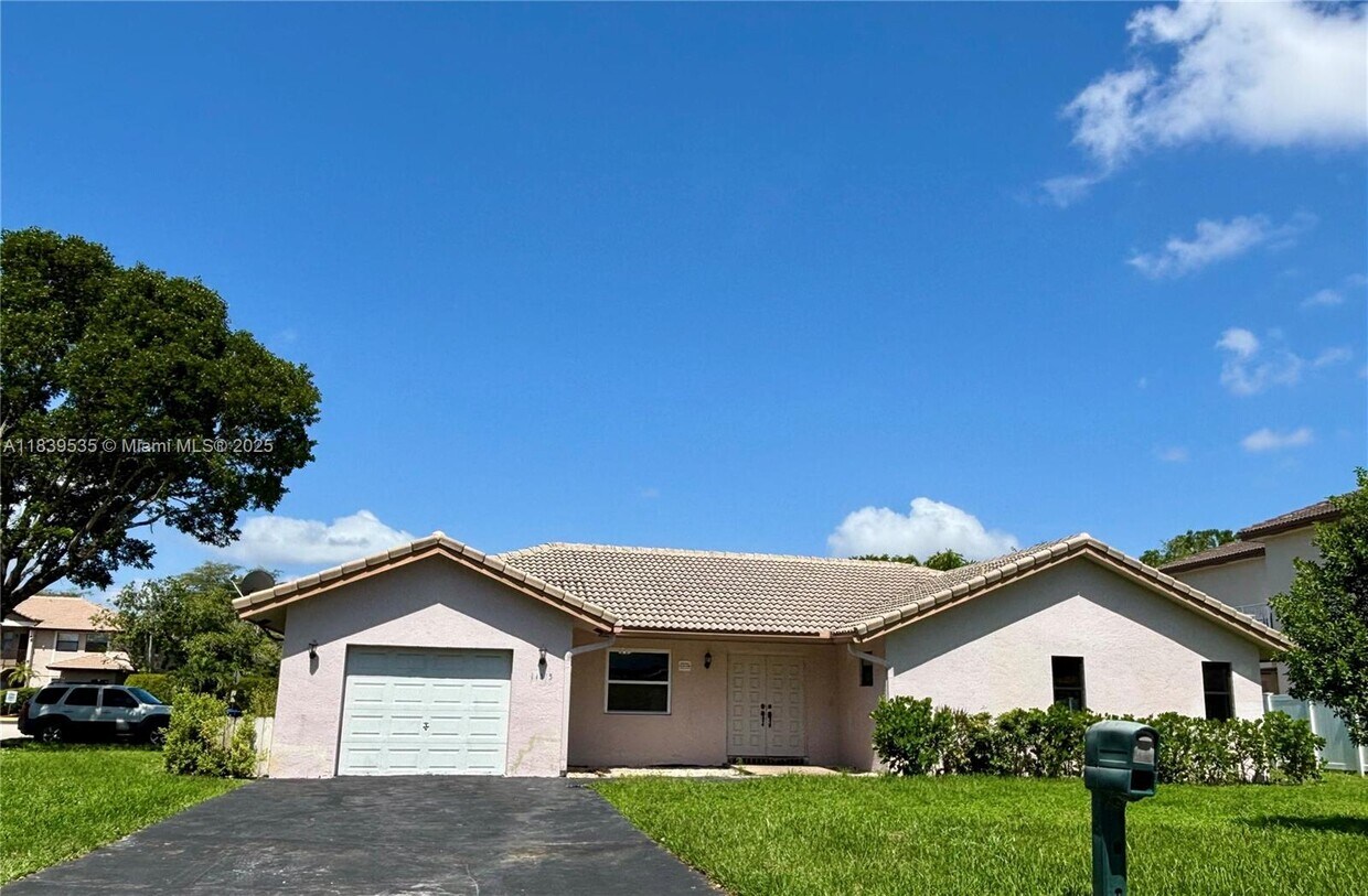 Foto principal - 11615 NW 23rd Ct