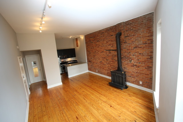 Building Photo - 2208 N Clark St