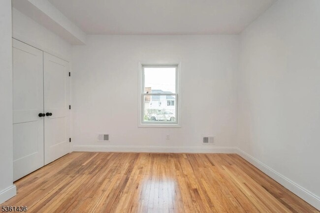 Building Photo - 17 N Weiss St