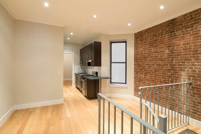 Building Photo - 317 E 88th St