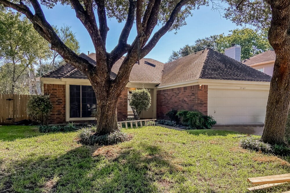 Primary Photo - 3909 Spring Meadow Dr